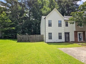 Building Photo - 8040 Creekstone Way