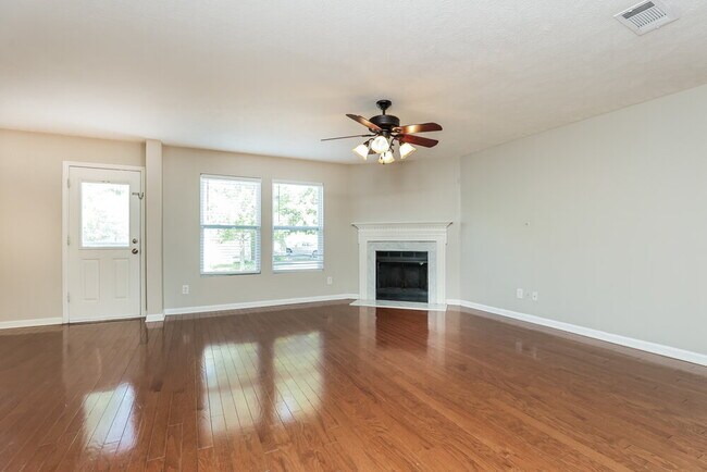 Foto del edificio - 227 Elderberry Way