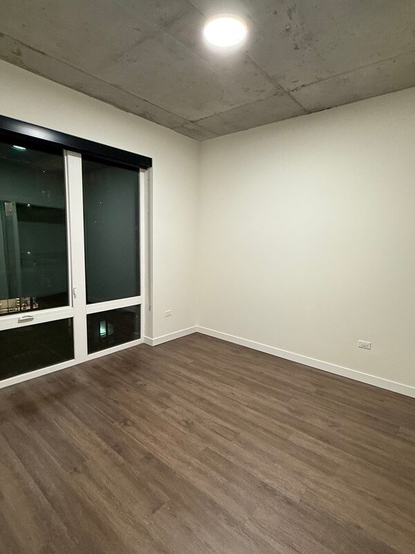 Foto del edificio - 359 W Chicago Ave