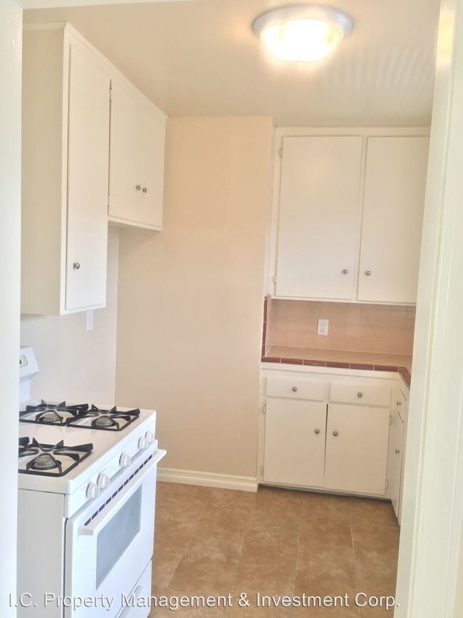 Building Photo - 9074 Huntington Dr