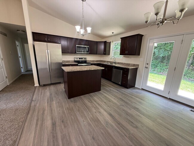 Foto del edificio - Beautiful 4 Bedroom!