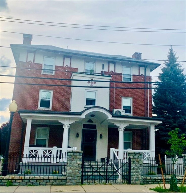 Primary Photo - 26 Breed St