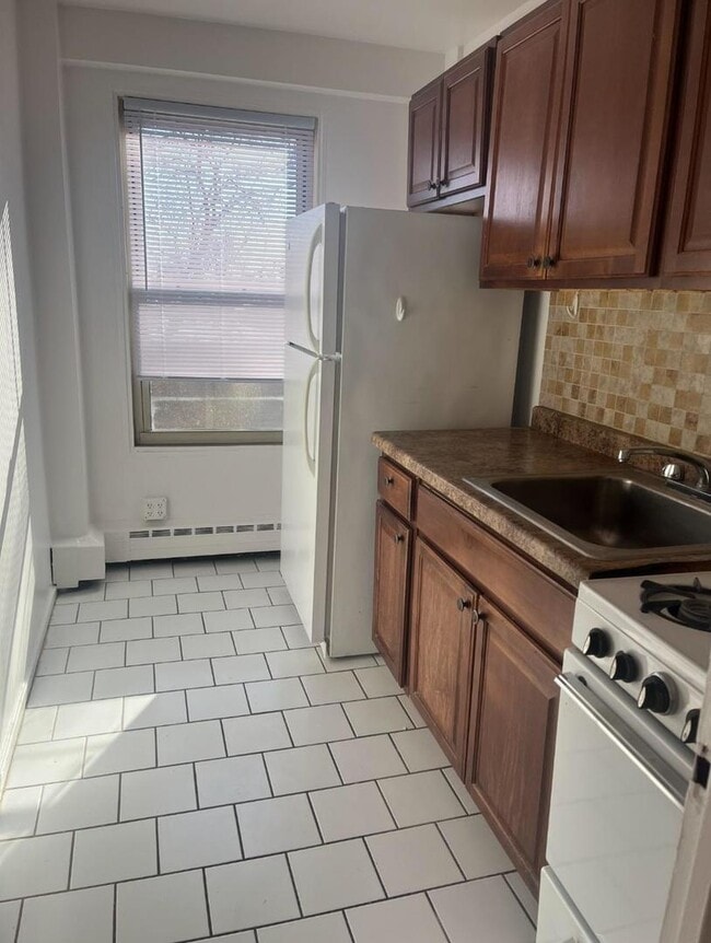 Building Photo - 2600 W Berwyn Ave