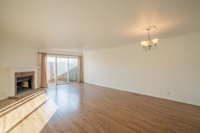 Foto del edificio - Prime Location! 2 bed/ 2.5 bath! Schedule ...