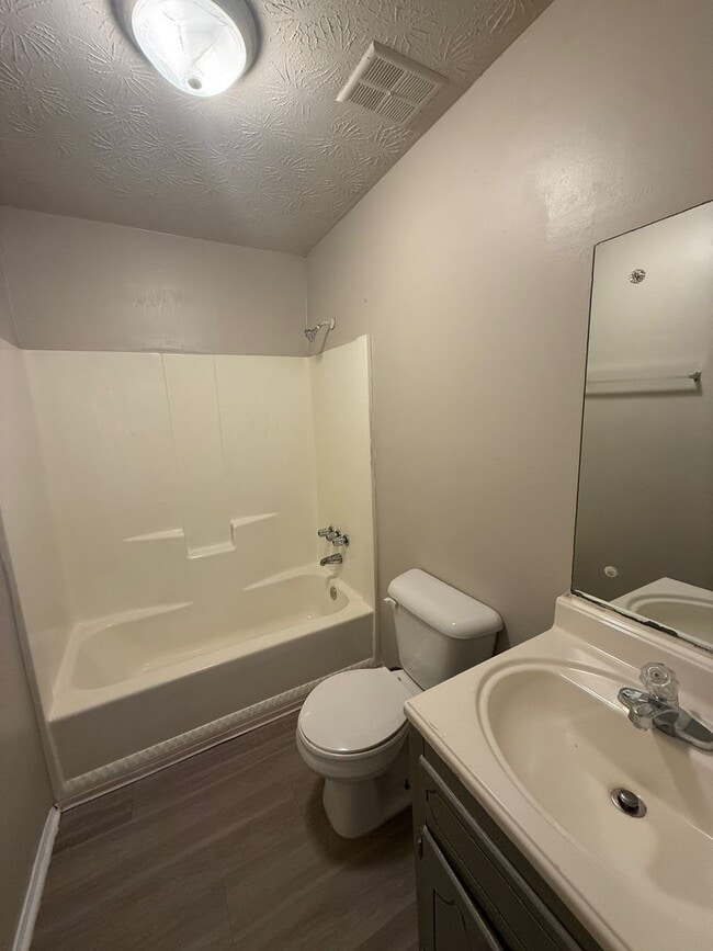 Building Photo - 255/257 Rustwood Dr