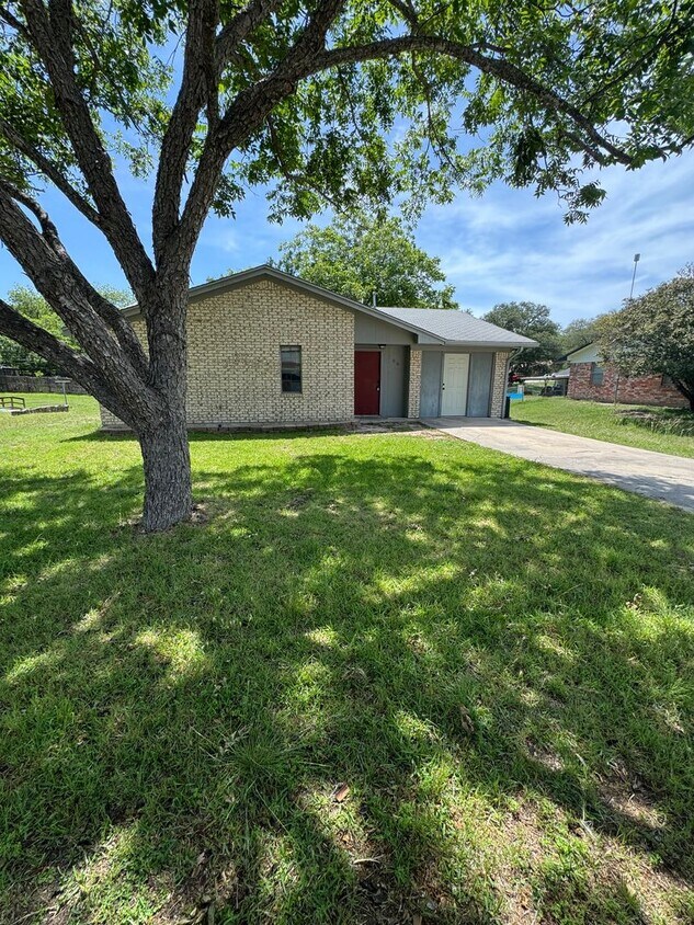 Primary Photo - 106 N Fairview Dr