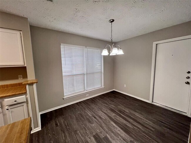 Building Photo - 438 Reseda Dr