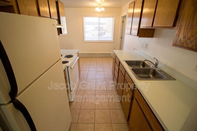 Building Photo - 375 Golden St