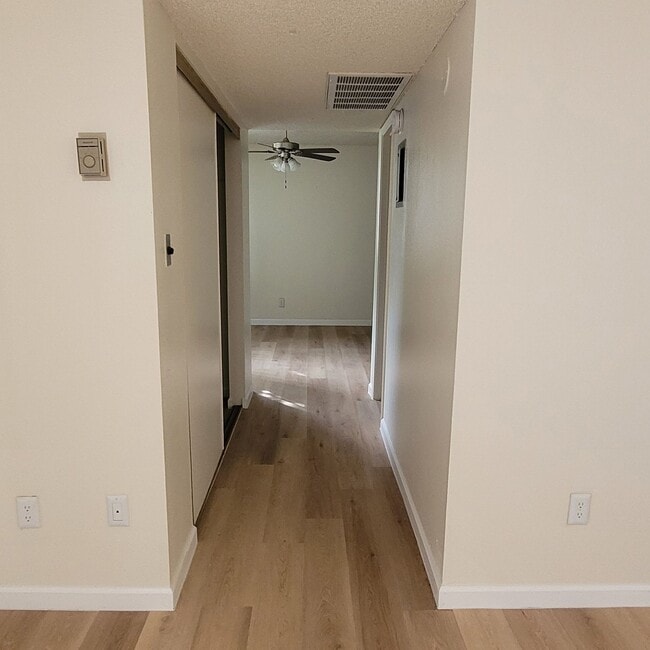 Building Photo - Bella Flora Apartments