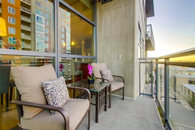 Building Photo - M/I Special - Stunning Condo w/ Bay Views ...