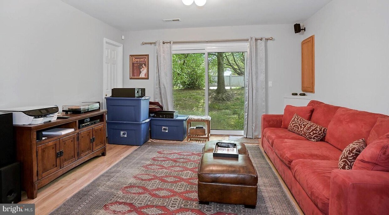 Primary Photo - 12062 Edgemere Cir