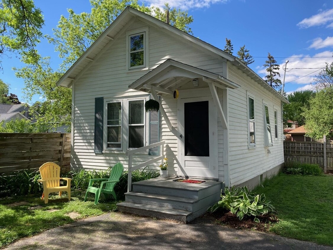 Outside View - 1000 E North St