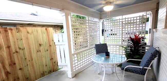 Building Photo - 4525 Ligustrum St