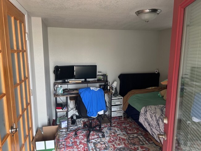 Foto del edificio - "Charming 3-Bed Oasis in Boulder: Spacious 1100 sq. ft. Gem with Modern Amenities!"