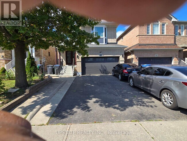 Building Photo - 52 Sweet Clover Cres
