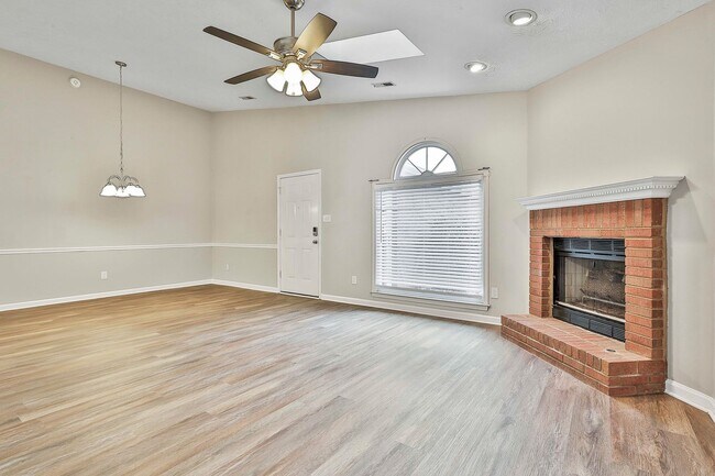 Foto del edificio - Immaculate 2bed/2ba in Fayetteville with Lawn Care Included