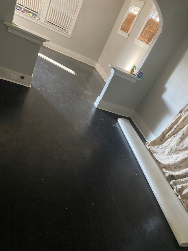 Building Photo - 5931 Emma Ave