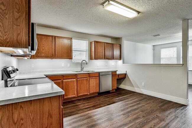 Building Photo - 16600 Jasmine Springs Dr