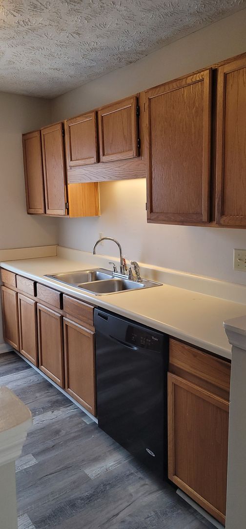 Foto del edificio - Classic 3 Bedroom Ranch w/fully fenced in ...