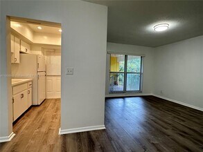 Building Photo - 2822 Van Buren St