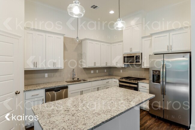 Building Photo - 6518 Roux Dr.