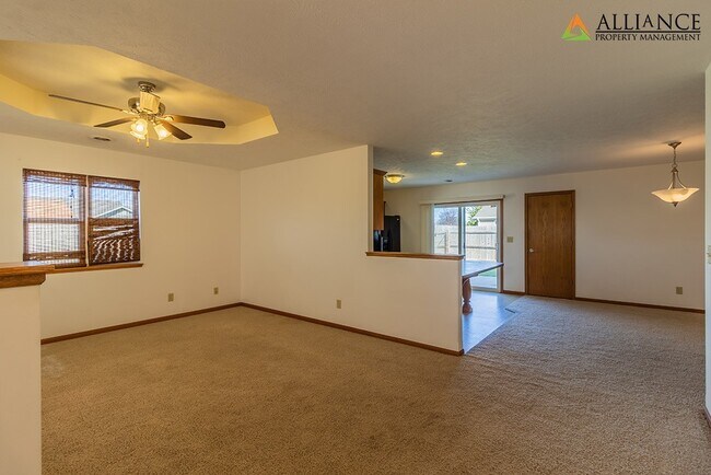 Foto del edificio - 360° VIRTUAL TOUR ~ Fenced Backyard!