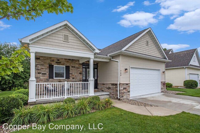 Building Photo - 4 br, 2 bath House - 708 Red Sunset Ave. L...