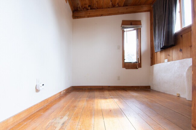 Building Photo - Casados St. - 247