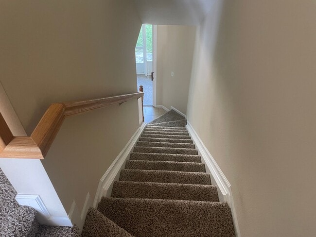 Building Photo - Beautiful 2/2.5 in Desirable Arrowood Community