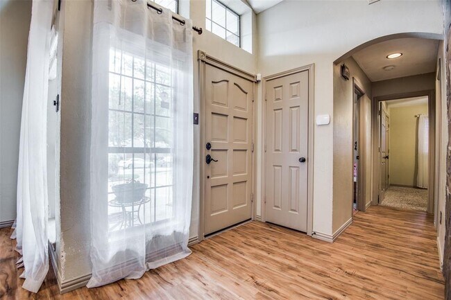 Foto del edificio - 541 Anderson Ave