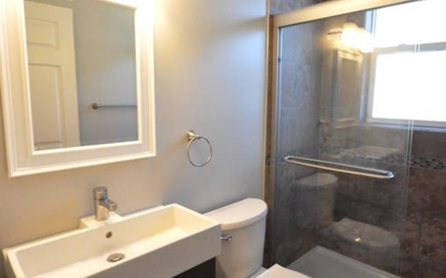 Foto del edificio - 452 W 3rd Ave