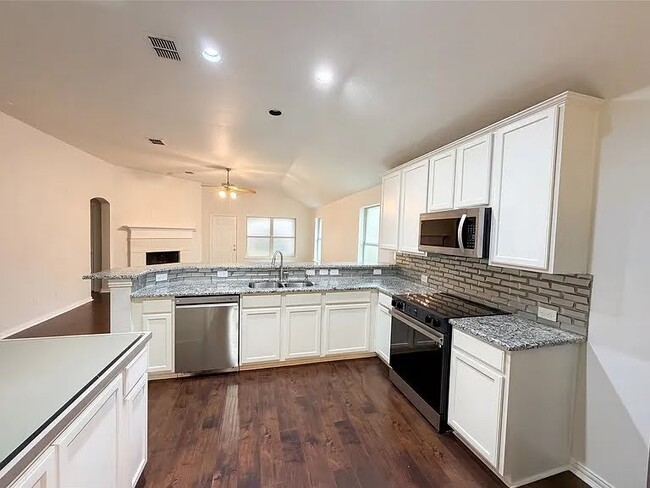 Building Photo - 2126 Highland River Dr