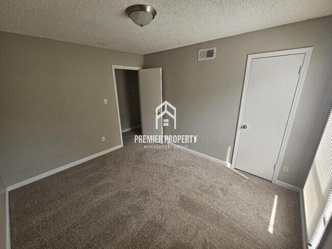 Building Photo - 4103 Friendship Ln