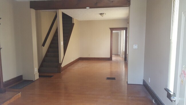 Foto del edificio - 53 W Maynard Ave