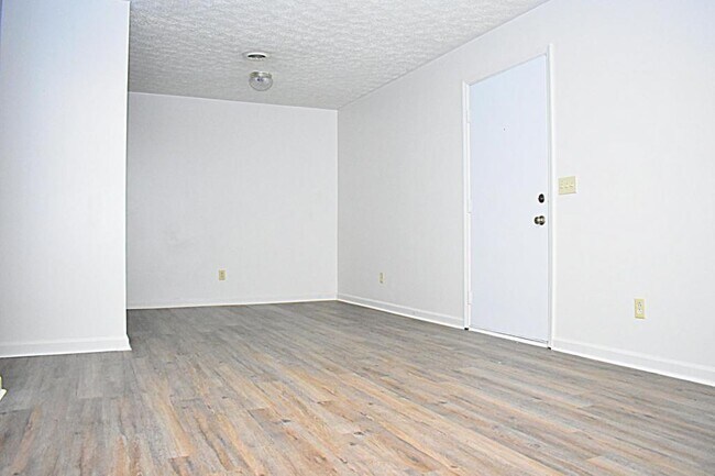 Building Photo - 303 Farside Dr. Apt 4 Rogersville, TN 37857