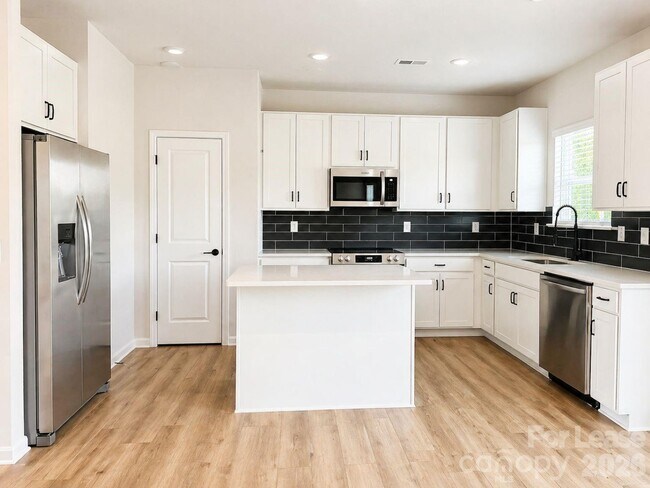 Foto del edificio - 524 Lively Cres