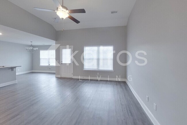 Foto del edificio - 300 Hemlock Ct