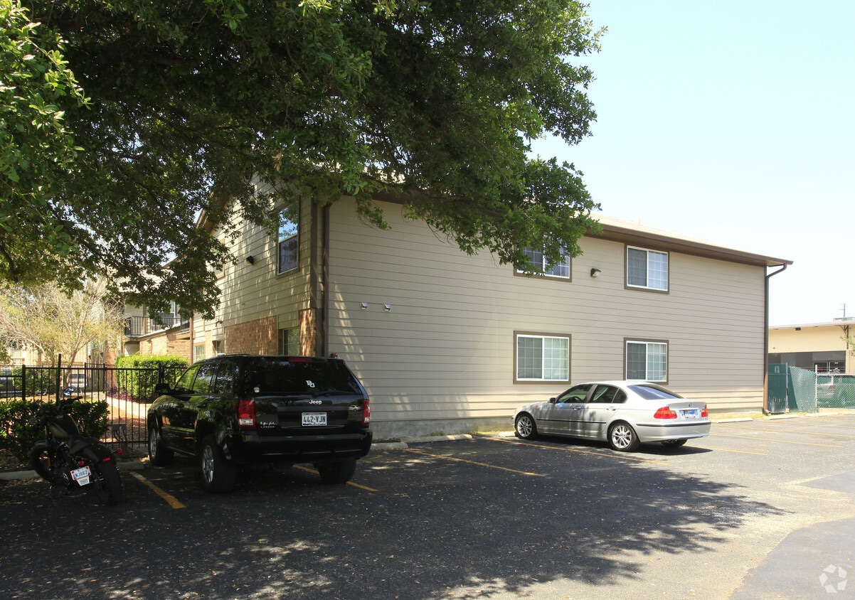 Building Photo - Nelray Apartments