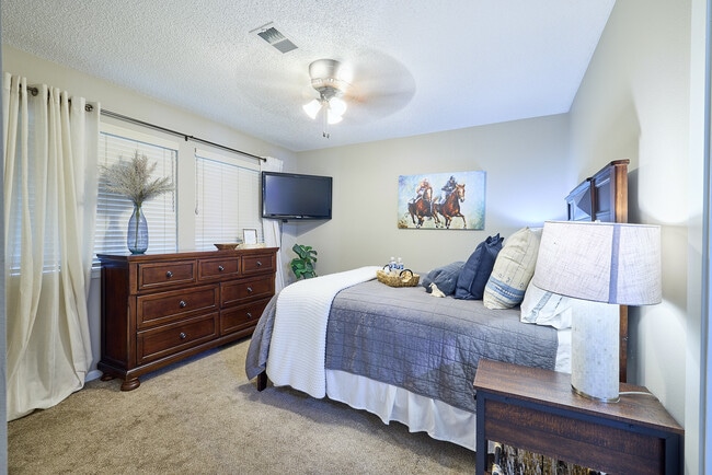 Foto del edificio - 400 Farr Shores Dr