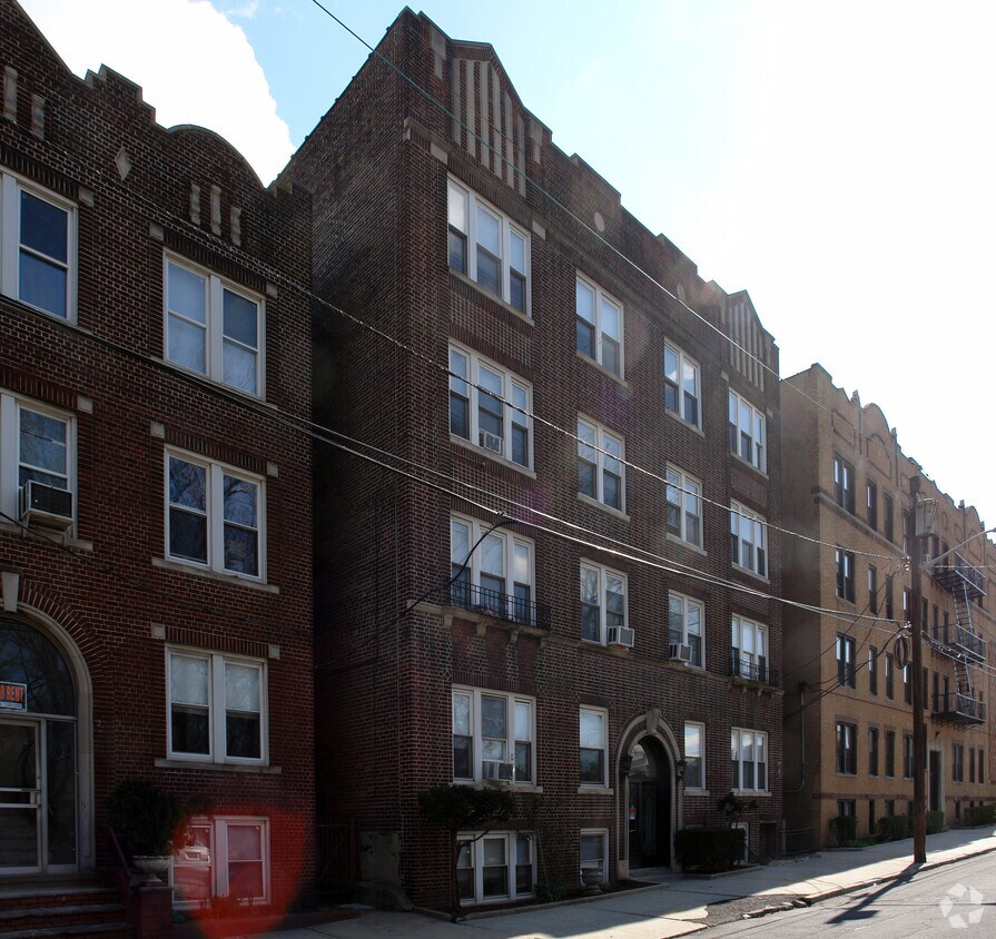 Building Photo - 157-159 W 48th St