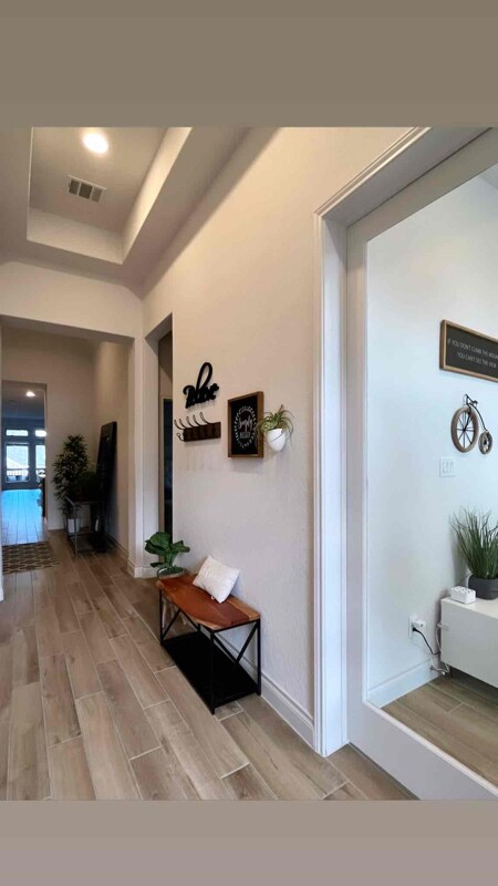 Foto del edificio - 2126 Thayer Cv