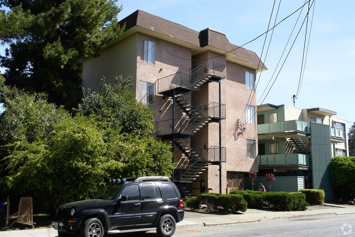 Primary Photo - 1611 Oxford St
