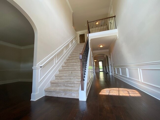 Building Photo - 735 Porter Ln
