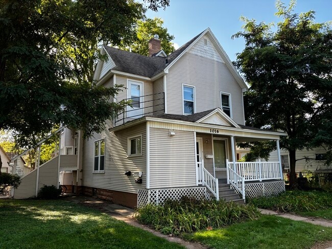 Building Photo - 1016 3rd Ave
