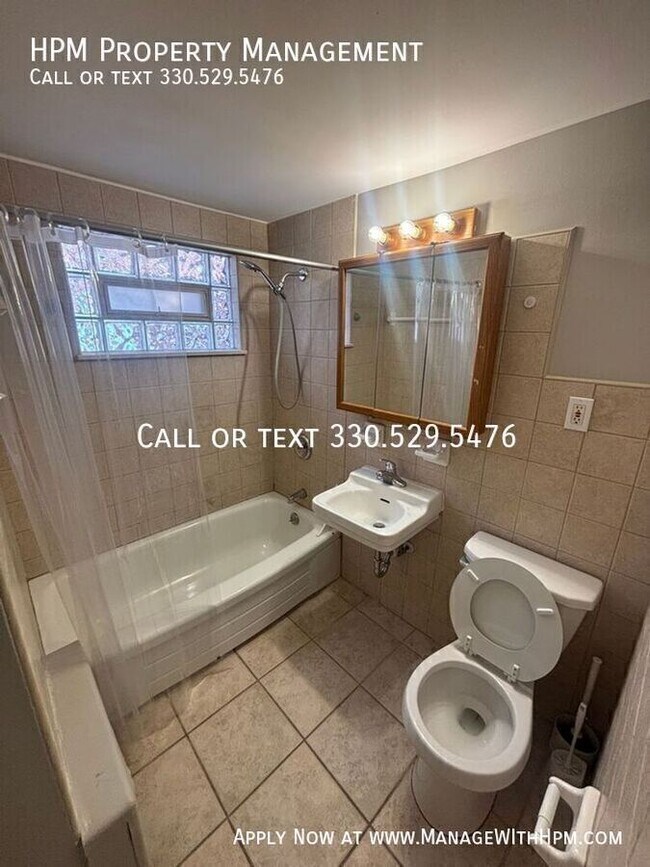 Foto del edificio - 20604 Lorain Rd