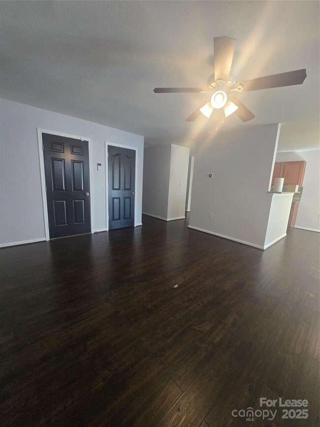 Foto del edificio - 756 Nannyberry Ln