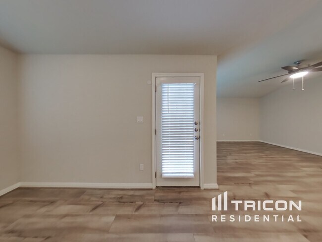 Foto del edificio - 13508 Paxton Blvd