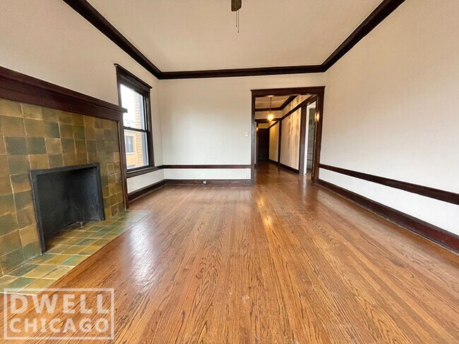 Foto del edificio - 2414 N Sawyer Ave