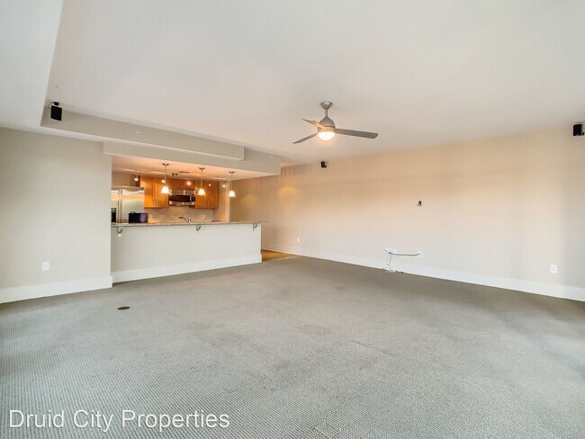 Building Photo - 1018 Hackberry Ln