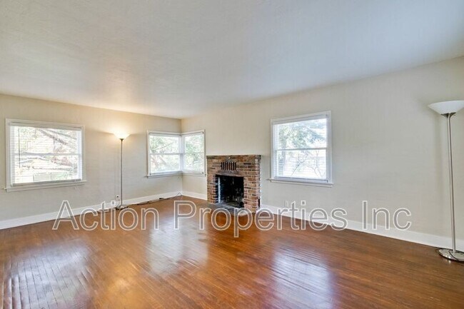 Building Photo - 1004 Ramona St